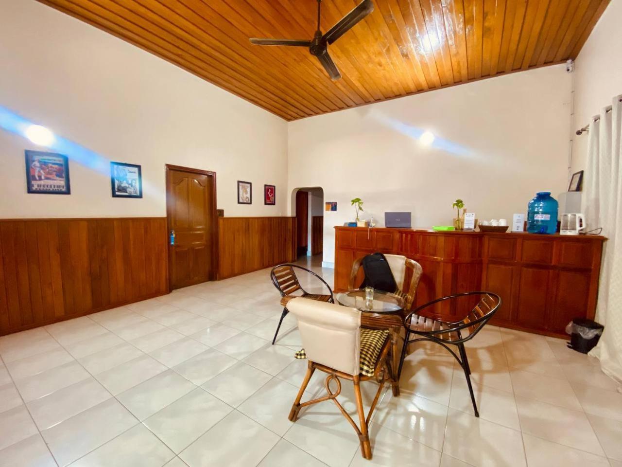Ecran Riverfront Guesthouse Kâmpôt Zewnętrze zdjęcie